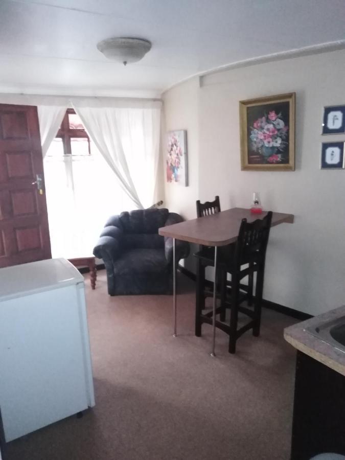 Khokha Moya Guesthouse Ermelo Eksteriør bilde
