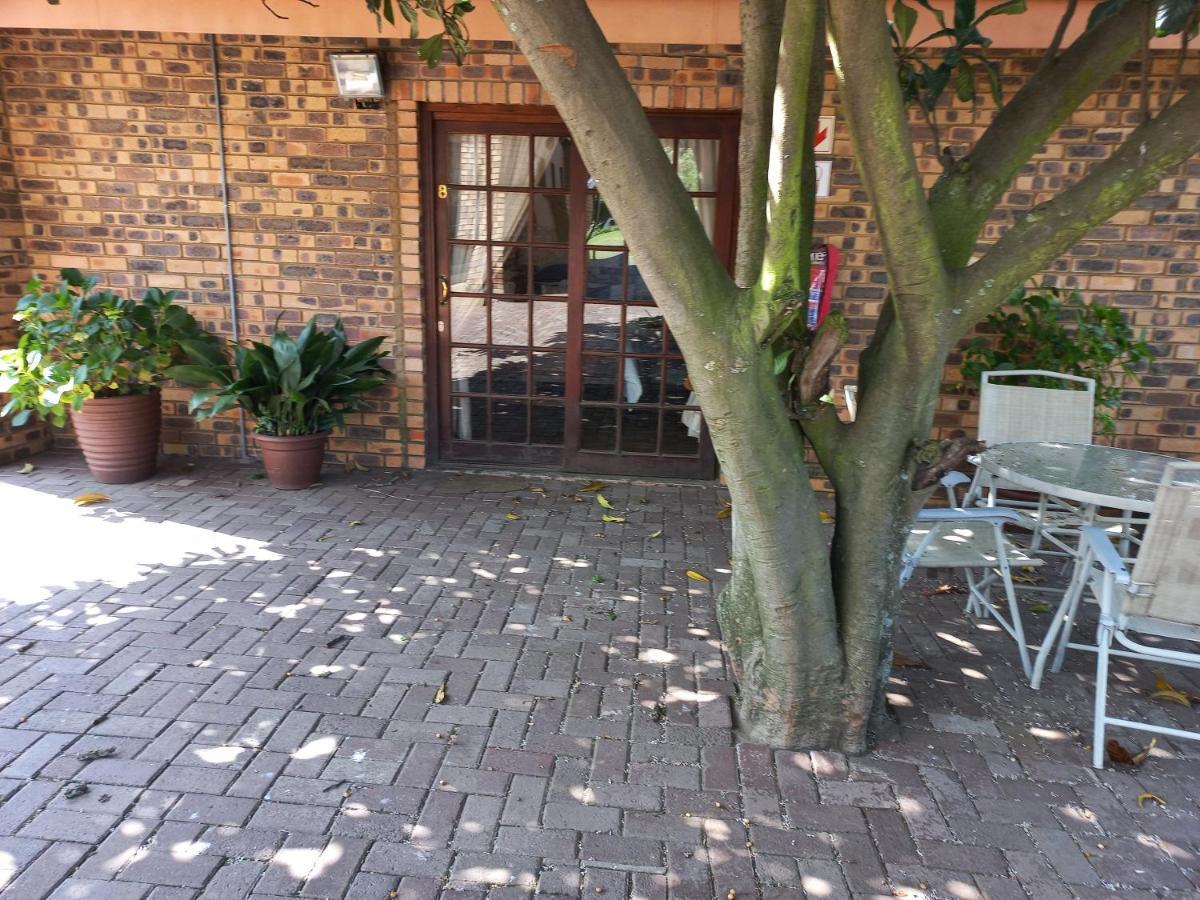 Khokha Moya Guesthouse Ermelo Eksteriør bilde